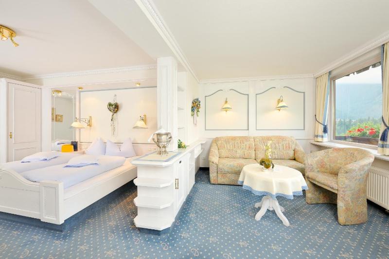 Deluxe Double Room image 1