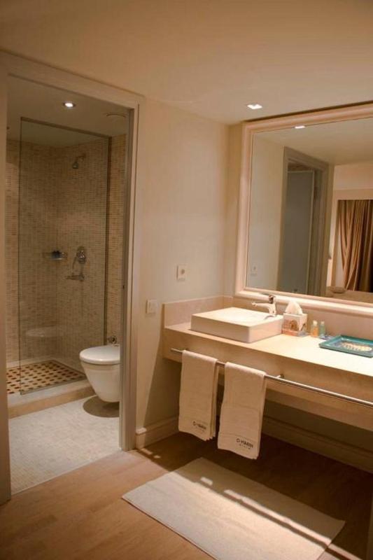 Standard Double or Twin Room image 4