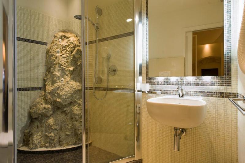 Deluxe Junior Suite image 3