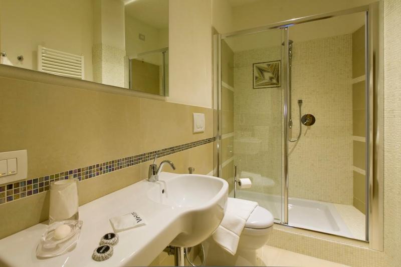 Deluxe Suite image 2