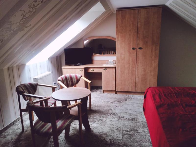 Family Room image 1
