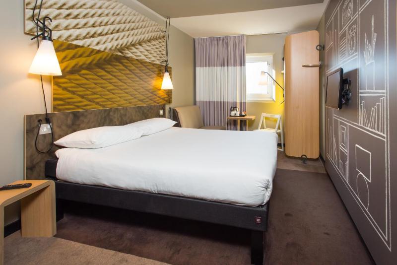 Double Room with Sofa Bed image 4