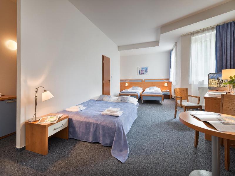 Triple Room with Extra Bed image 4