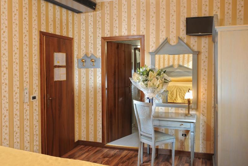 Classic Family Room - Annex image 4