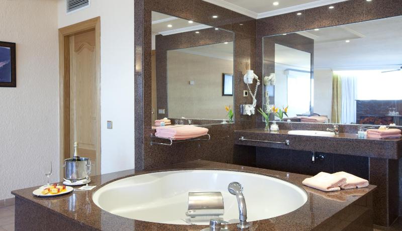  Junior Suite Lateral Sea View image 2