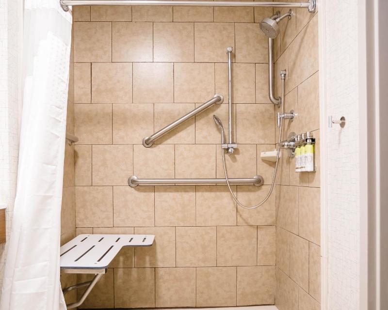King Room - Mobility Access/Roll in Shower - Non-Smoking
