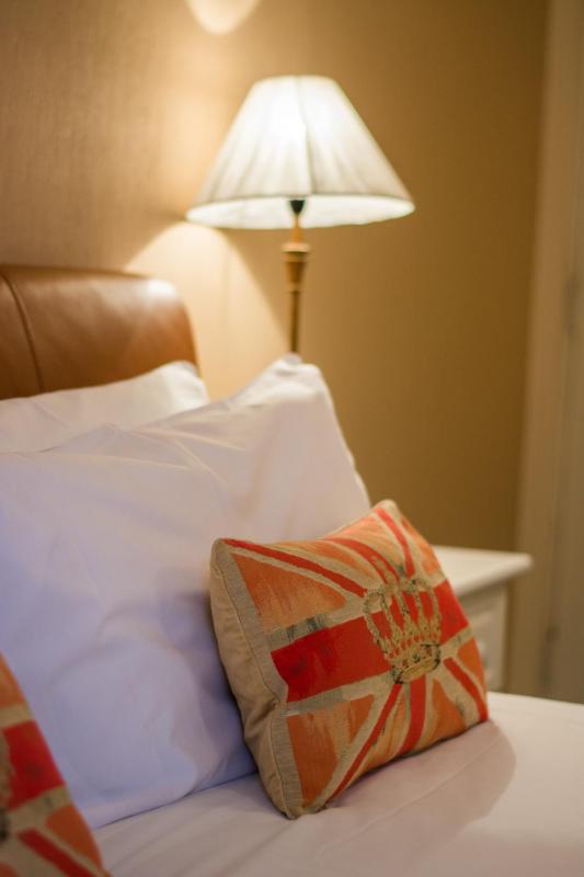 Standard Double Room image 2