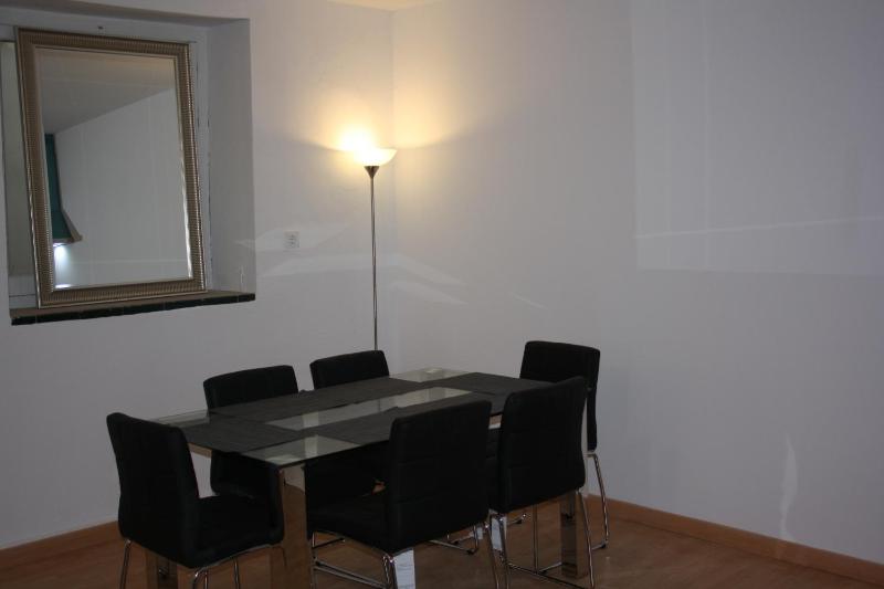 One-Bedroom Apartment image 2