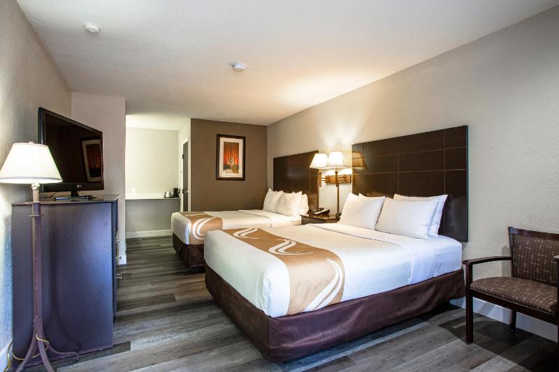 Queen Room with Two Queen Beds image 3