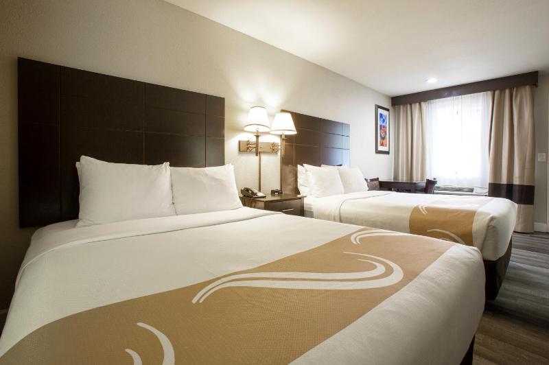 Queen Room with Two Queen Beds image 4