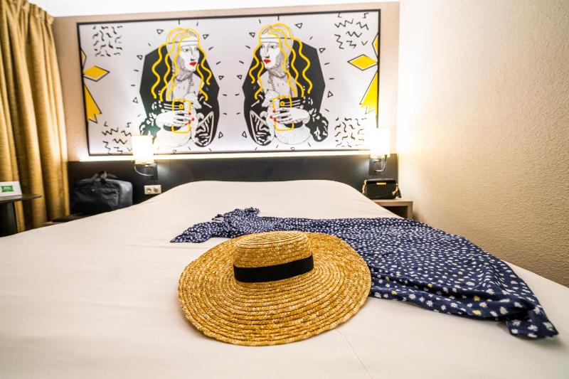 Standard Double Room image 4