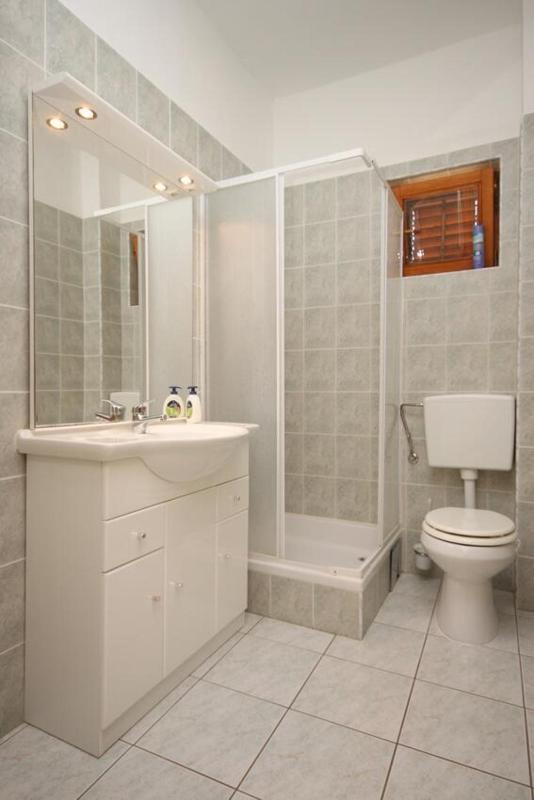 One-Bedroom Apartment with Terrace and Sea View image 3