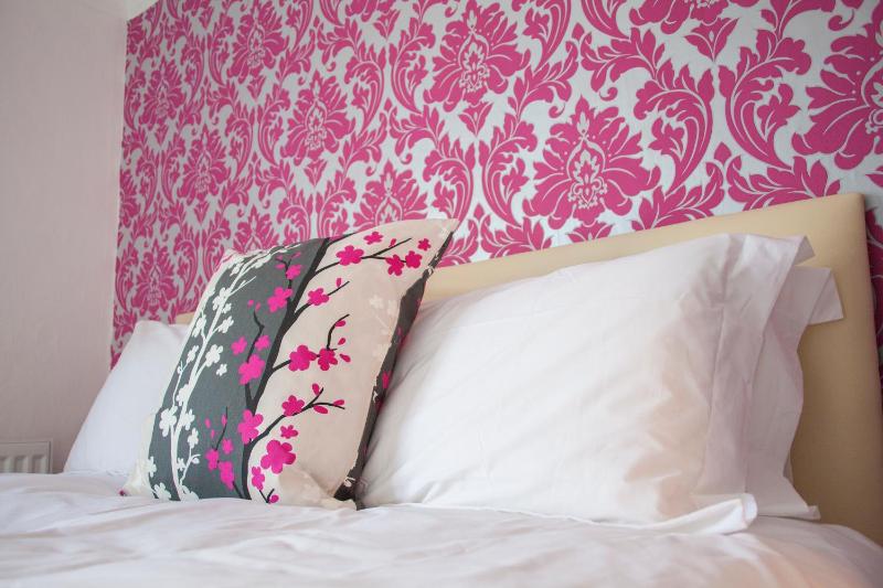 Standard Twin Room image 4