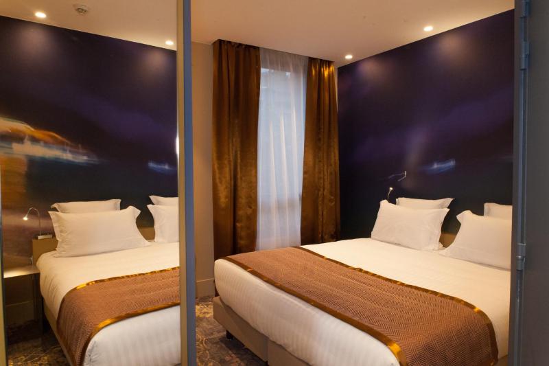 Classic Double Room image 4