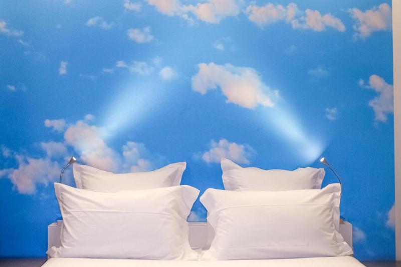 Classic Double Room image 3