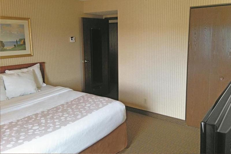 Executive King Room image 3