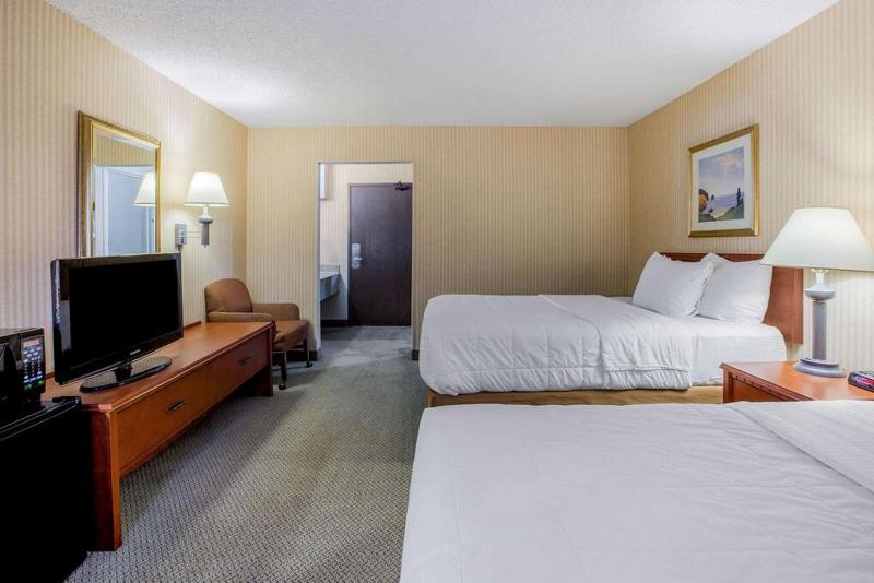 Double Room with Two Double Beds image 2