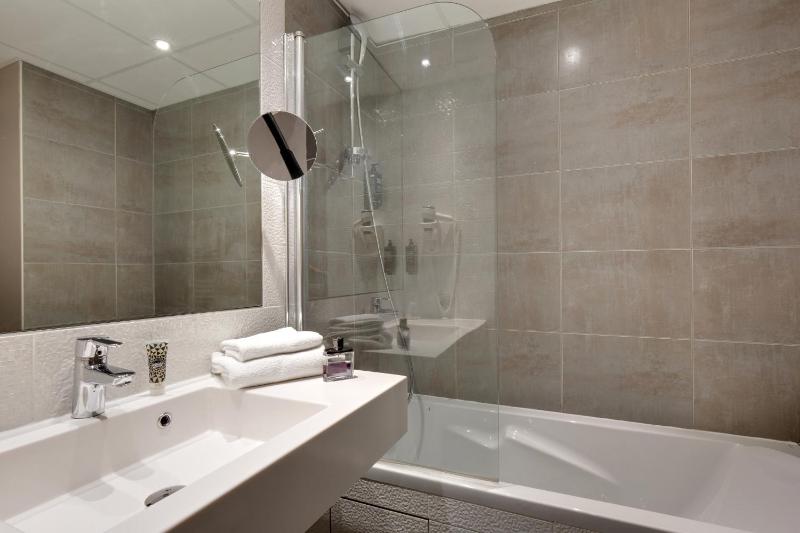 Standard Double Room with Single Sofa Bed image 2