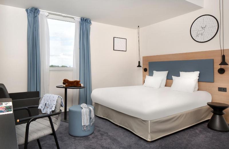 Standard Double Room with Single Sofa Bed image 1