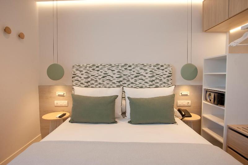 Classic Single Room image 4