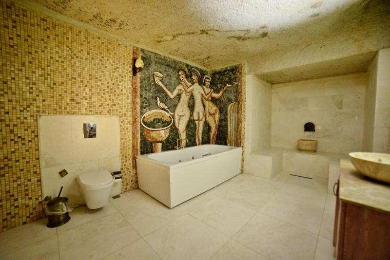 King Suite image 2