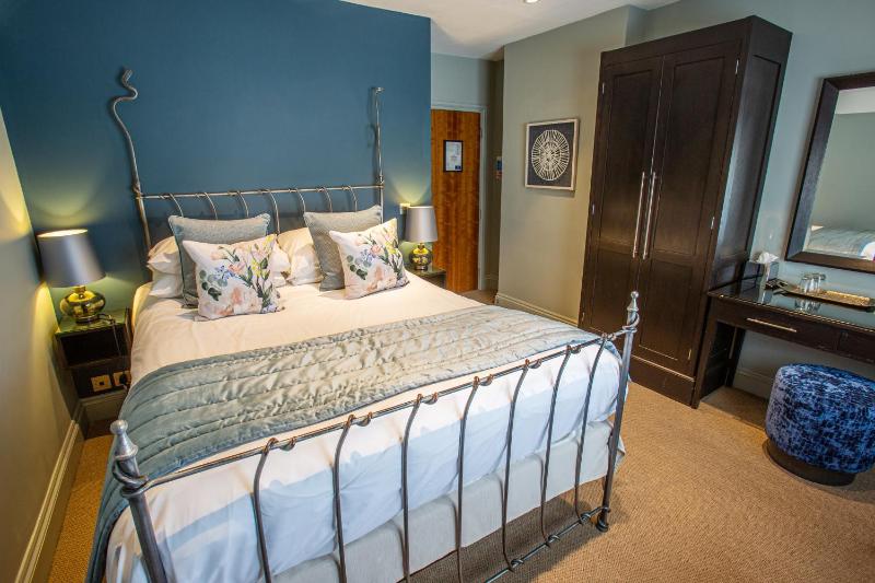 Standard Double Room image 3