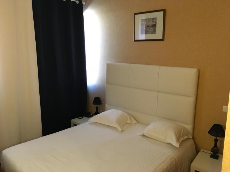 Double Room image 4