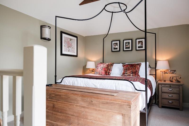 Suite with Garden View image 1