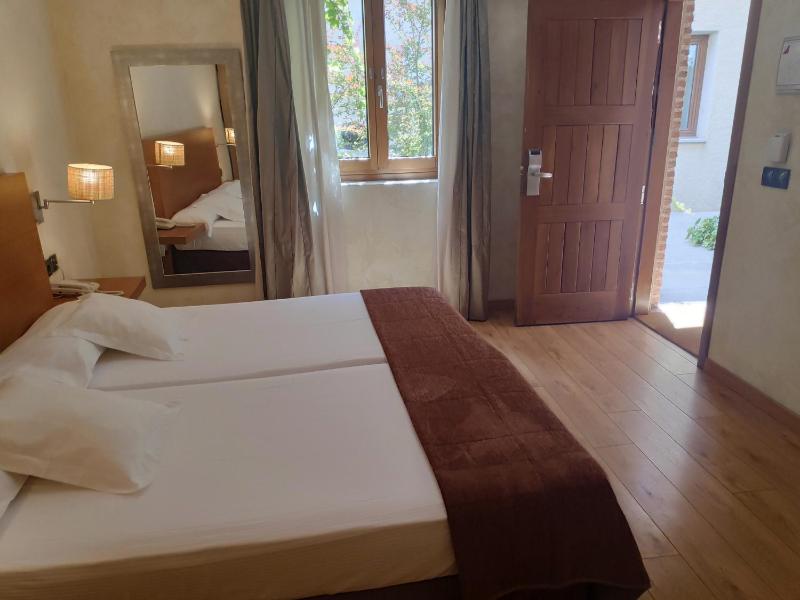 Romantic Offer - Double Room image 3