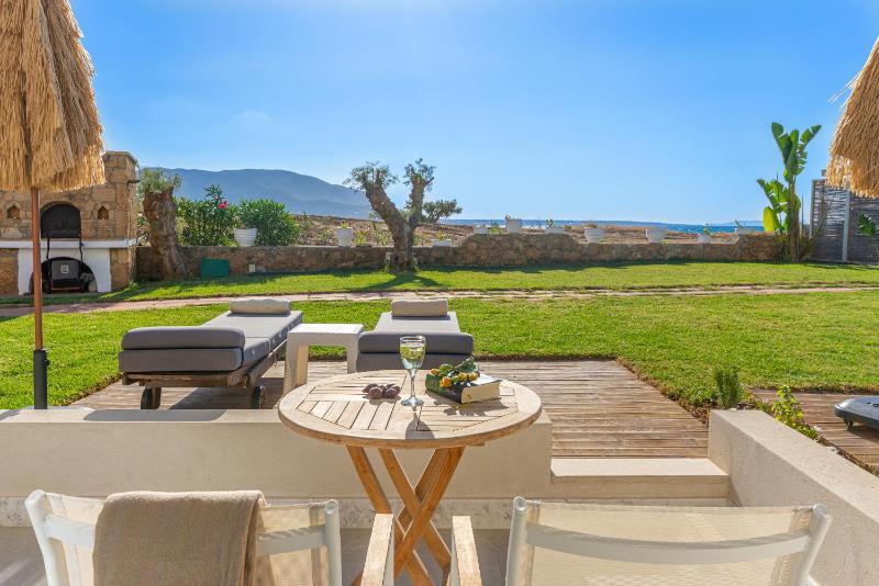 Deluxe Studio with Sea View and Pool View - Ground Floor image 2