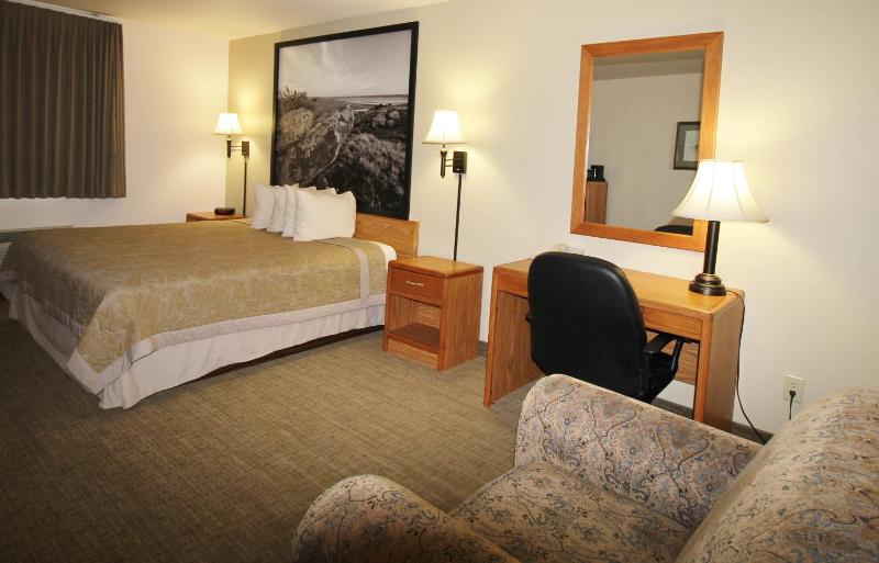Standard Queen Room image 3