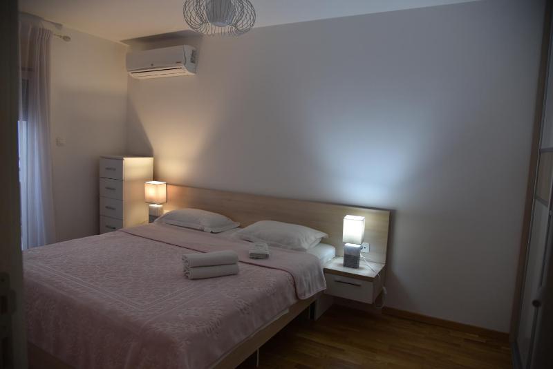 One-Bedroom Apartment image 4