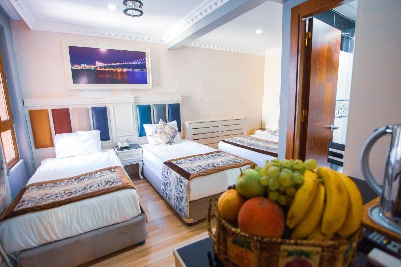 Double Room image 3