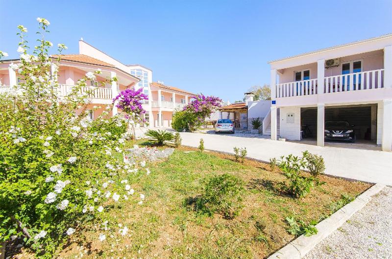 Apartments Tiho i Pave - image 11