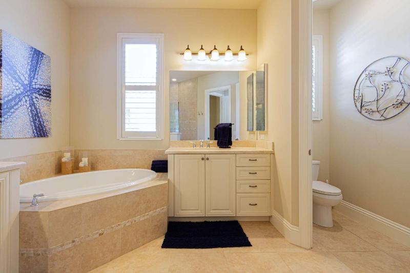Naples Starfish House - Upscale weekly rentals - image 7