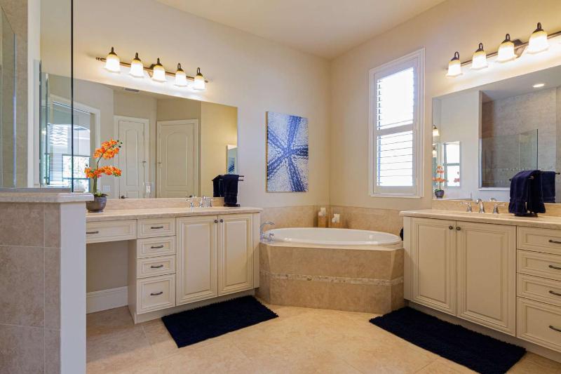 Naples Starfish House - Upscale weekly rentals - image 23