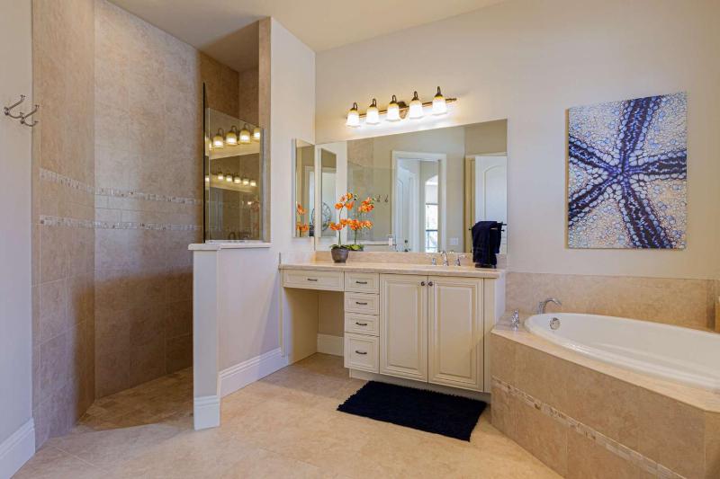 Naples Starfish House - Upscale weekly rentals - image 11