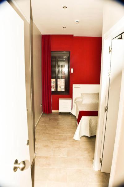 Single Room image 3