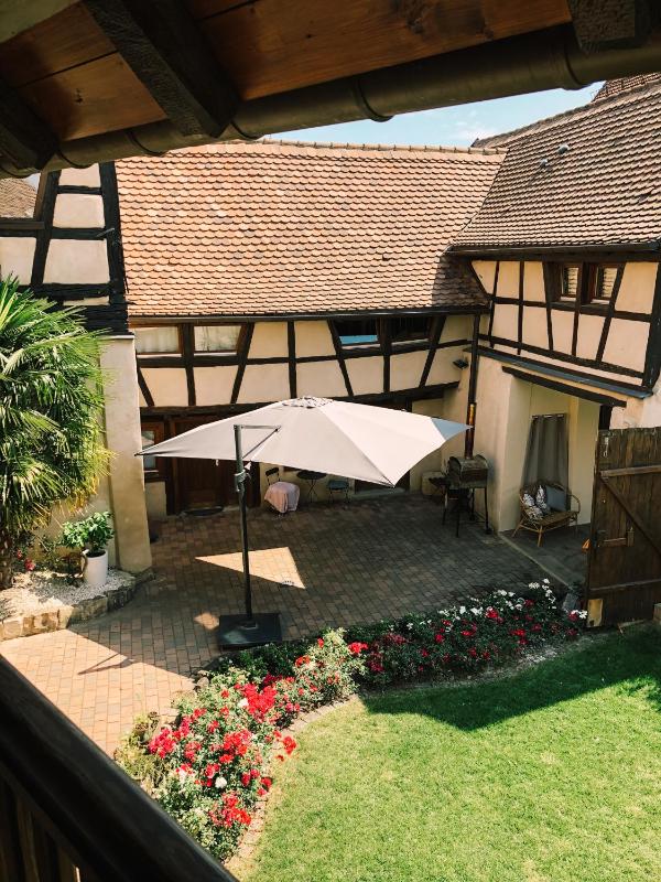 Double Room with Balcony image 2