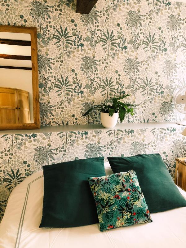 Double Room with Garden View image 3