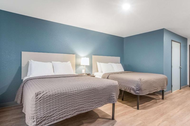 Queen Room with Two Queen Beds - Accessible/Non Smoking image 3