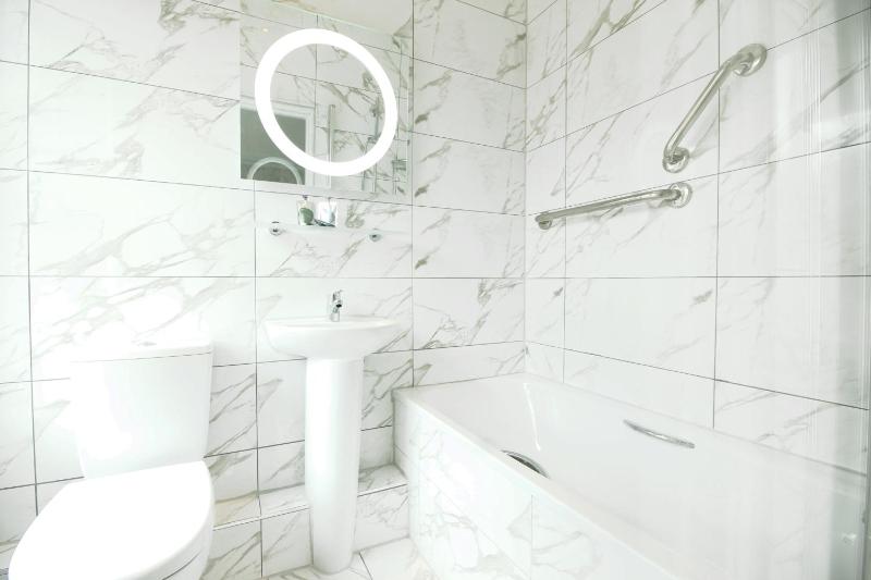 Special Offer - Single Room image 3