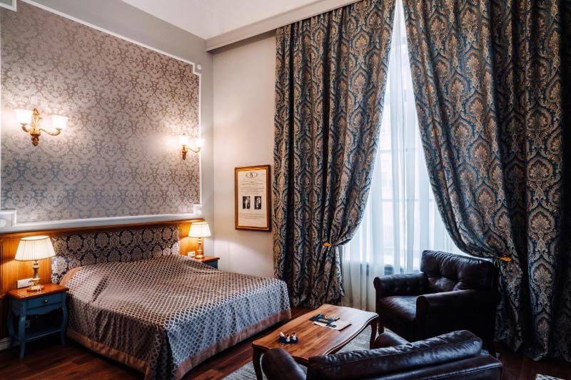 Large Double Room image 1
