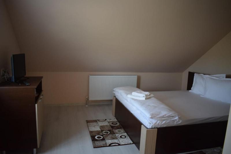 Double Room with Private Bathroom image 4