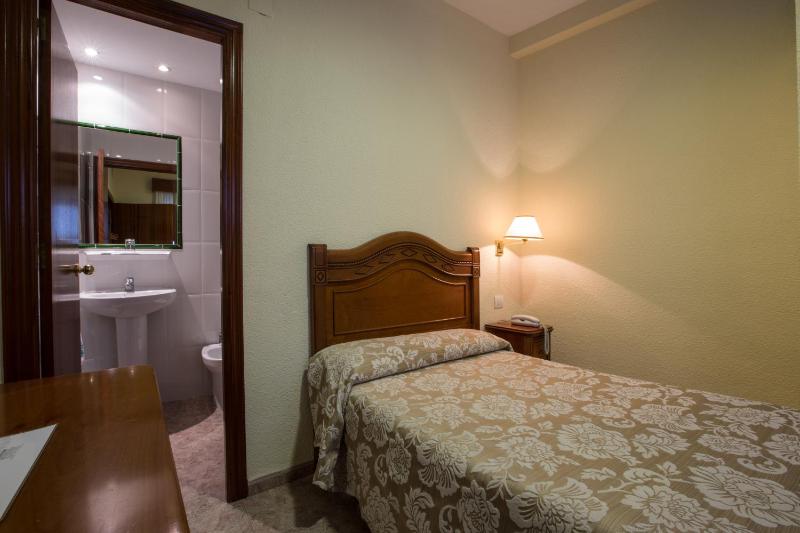 Single Room image 3