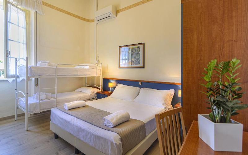 Standard Double or Twin Room image 1