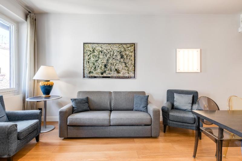 GuestHost - Piazza Santa Croce Design Apartment with Balcony - image 3
