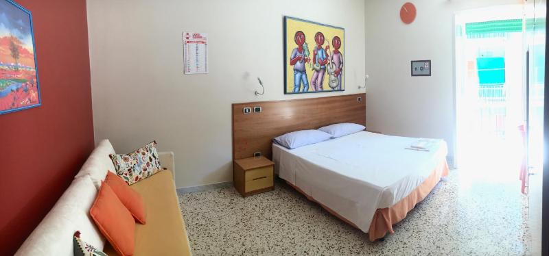 Triple Room with Shared Bathroom image 2