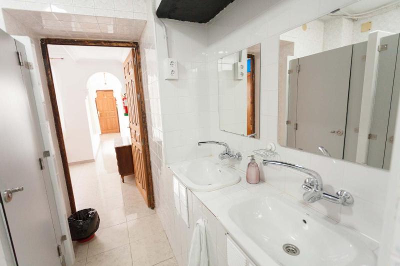 Double Room image 4