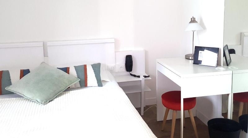 Double Room with Sea View image 4